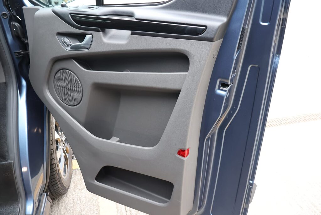 Ford Transit Custom 320 SPORT L1H1 DCIV DOUBLE CAB  Stunning condition  PRICE MATCH OFFER  17