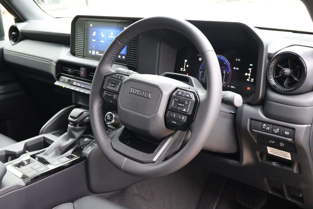 Toyota Land Cruiser BRAND NEW COMMERCIAL WITH A OEM REAR SEAT CONVERSION 12