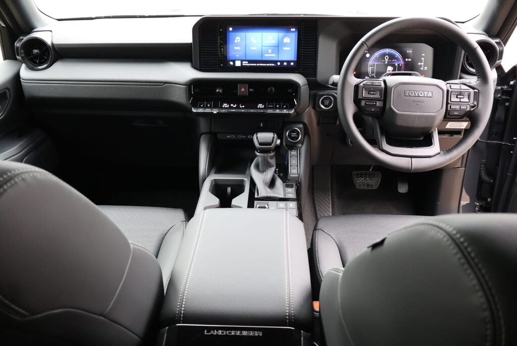 Toyota Land Cruiser BRAND NEW COMMERCIAL WITH A OEM REAR SEAT CONVERSION 22