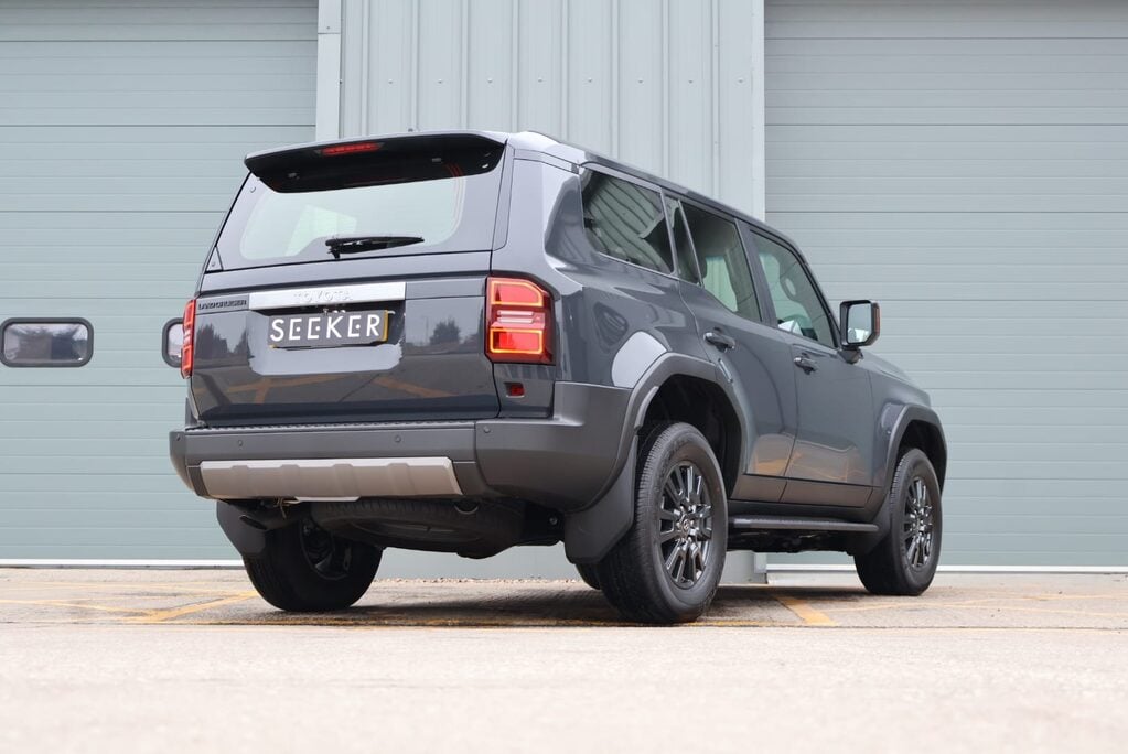 Toyota Land Cruiser BRAND NEW COMMERCIAL WITH A OEM REAR SEAT CONVERSION 6