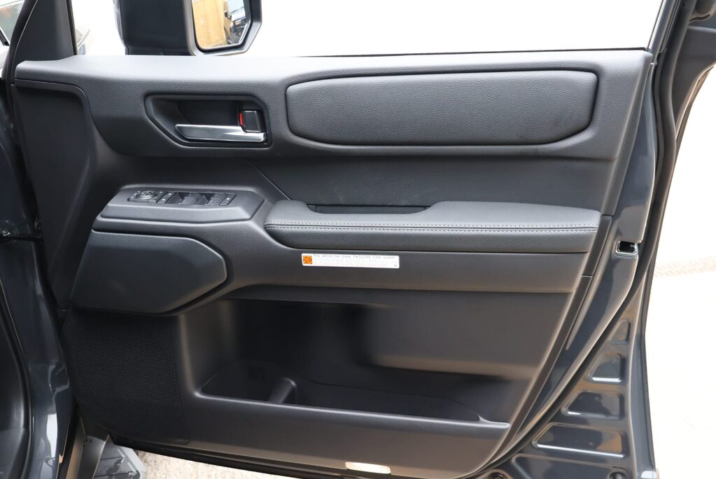 Toyota Land Cruiser BRAND NEW COMMERCIAL WITH A OEM REAR SEAT CONVERSION 16