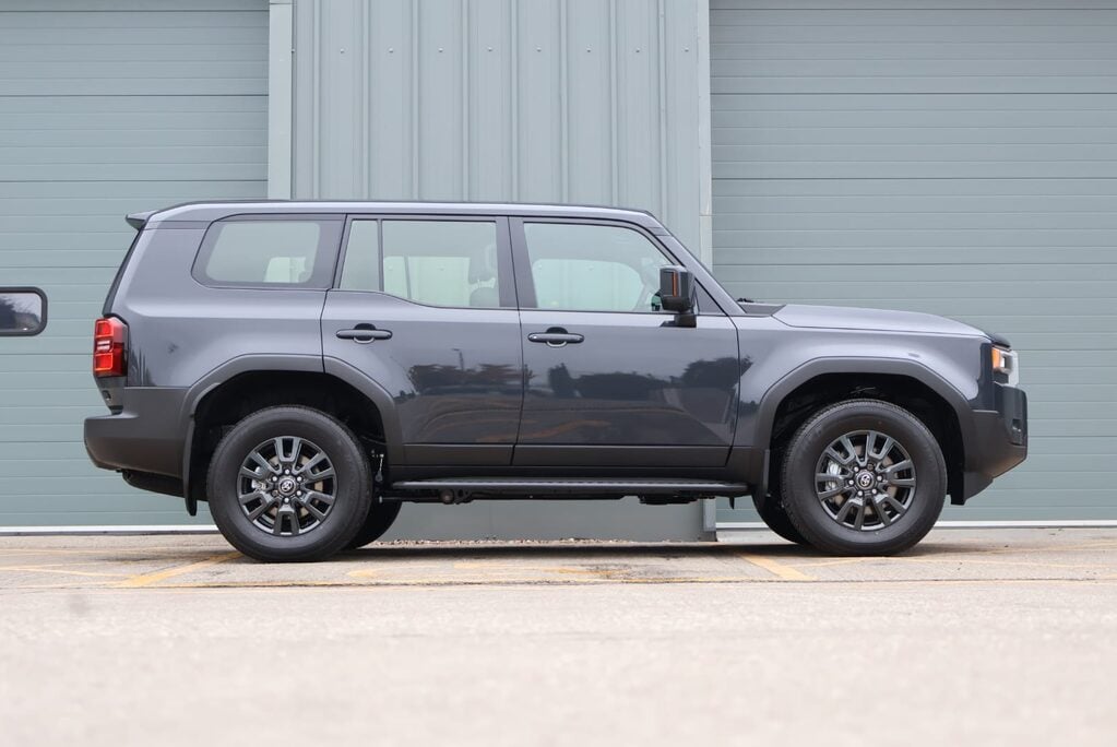 Toyota Land Cruiser BRAND NEW COMMERCIAL WITH A OEM REAR SEAT CONVERSION 4