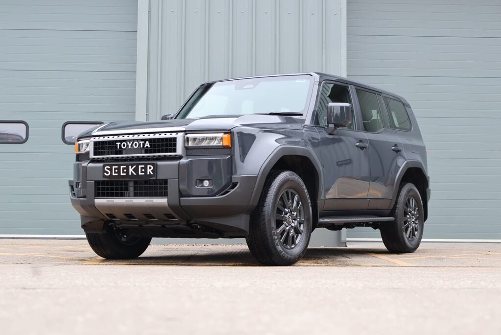 Toyota Land Cruiser BRAND NEW COMMERCIAL WITH A OEM REAR SEAT CONVERSION 3
