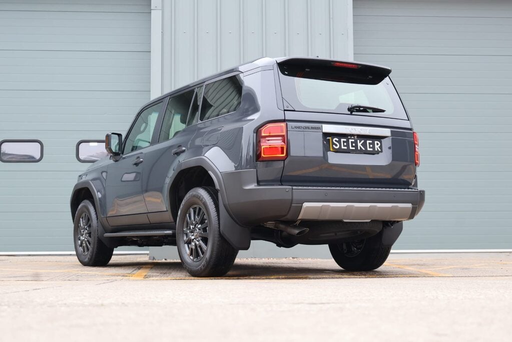 Toyota Land Cruiser BRAND NEW COMMERCIAL WITH A OEM REAR SEAT CONVERSION 9