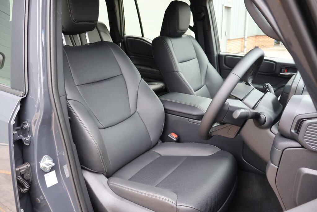 Toyota Land Cruiser BRAND NEW COMMERCIAL WITH A OEM REAR SEAT CONVERSION 11