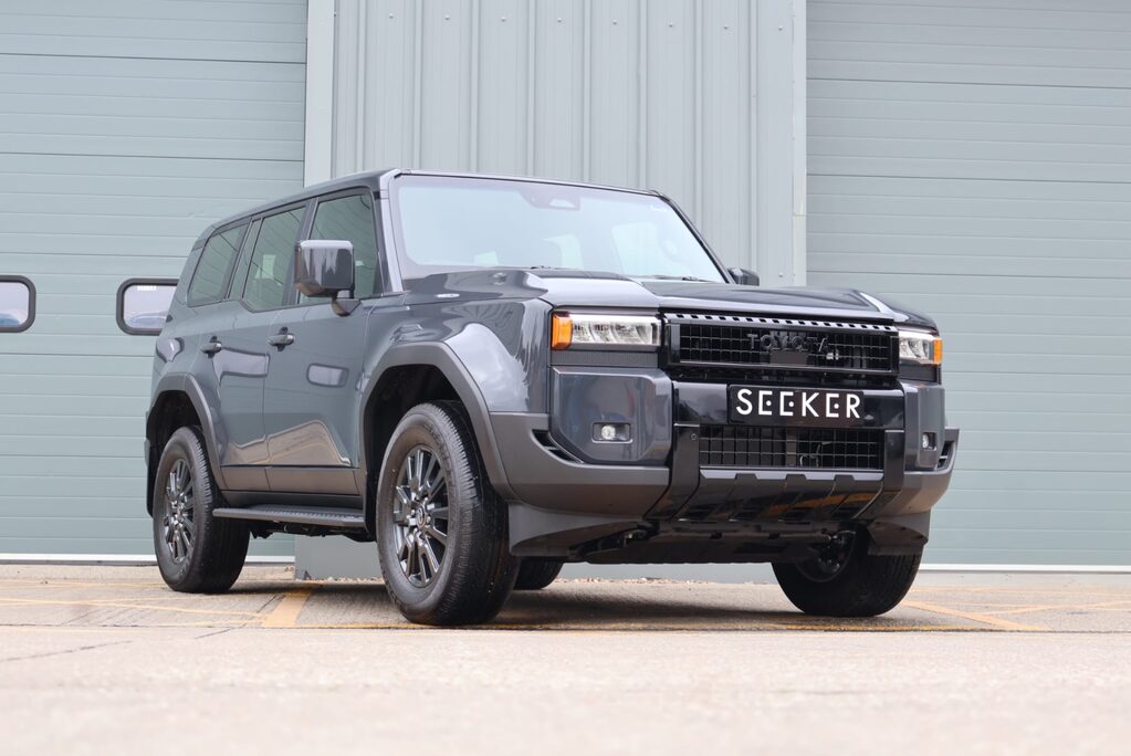 Toyota Land Cruiser BRAND NEW COMMERCIAL WITH A OEM REAR SEAT CONVERSION 21