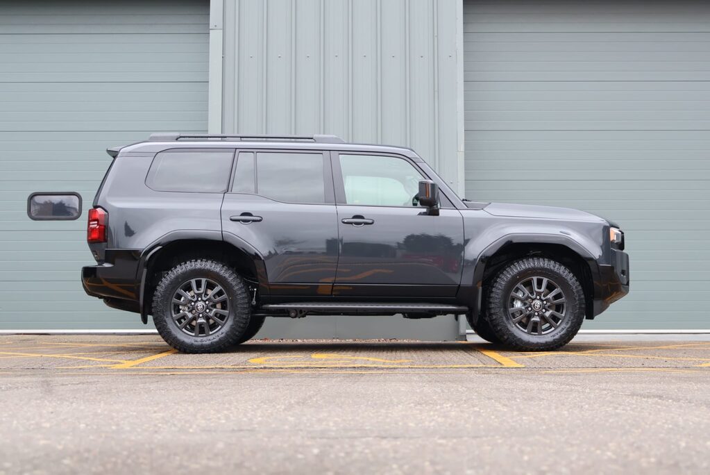 Toyota Land Cruiser Brand new COMMERCIAL styled by seeker with rear seats world tour edition  4