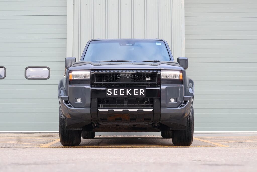 Toyota Land Cruiser COMMERCIAL demo model with roof bars and high gloss black pack  2