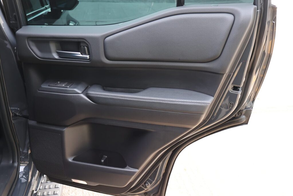 Toyota Land Cruiser COMMERCIAL demo model with roof bars and high gloss black pack  14