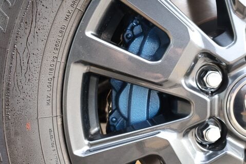 Toyota Land Cruiser COMMERCIAL demo model with roof bars and high gloss black pack  21