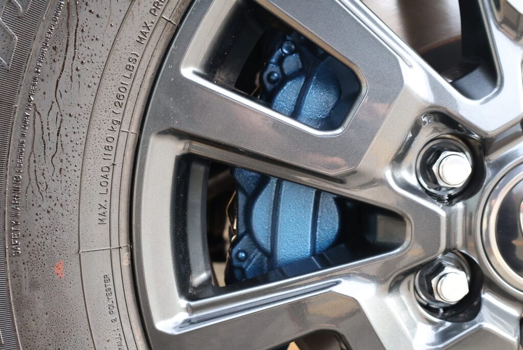 Toyota Land Cruiser COMMERCIAL demo model with roof bars and high gloss black pack  21