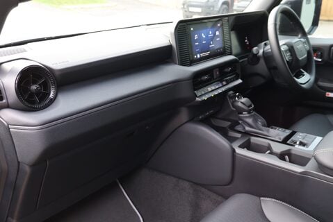 Toyota Land Cruiser COMMERCIAL demo model with roof bars and high gloss black pack  13