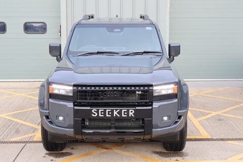 Toyota Land Cruiser COMMERCIAL demo model with roof bars and high gloss black pack  8