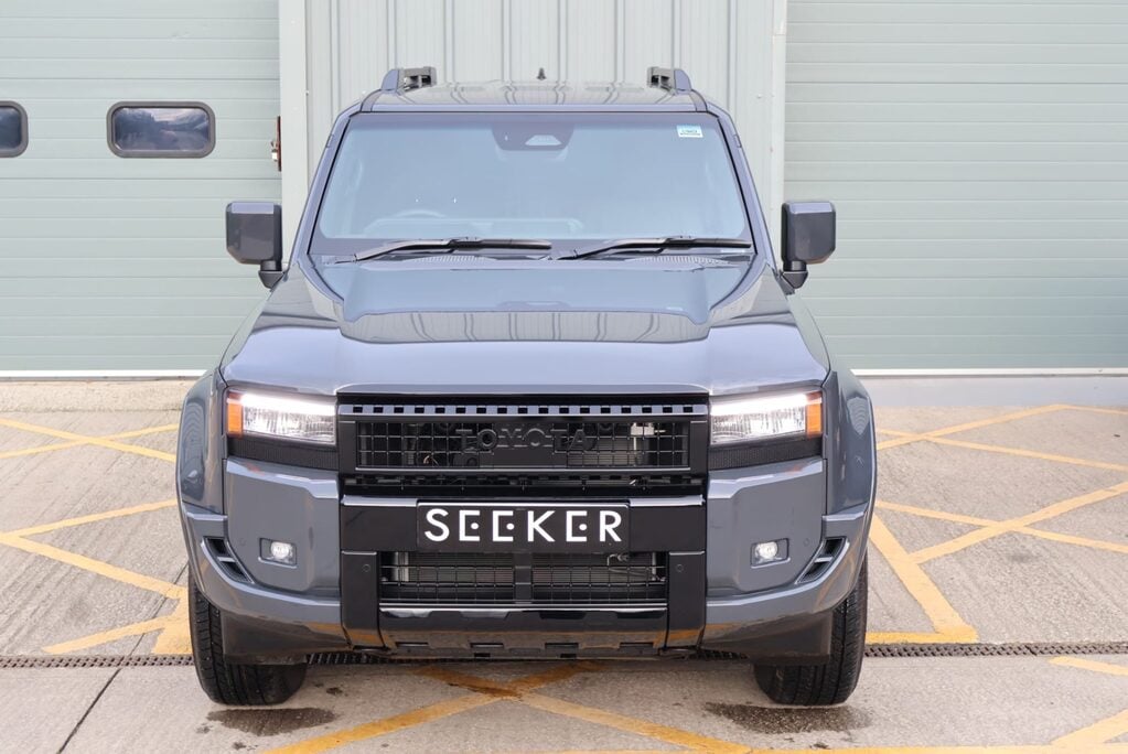 Toyota Land Cruiser COMMERCIAL demo model with roof bars and high gloss black pack  8
