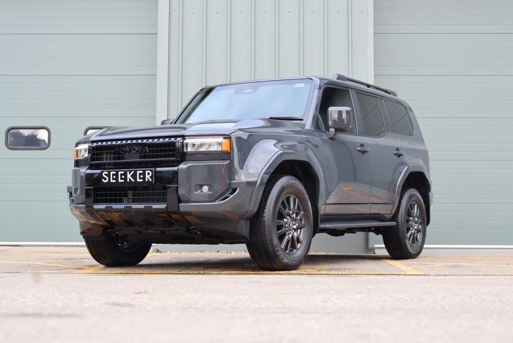 Toyota Land Cruiser COMMERCIAL demo model with roof bars and high gloss black pack  1