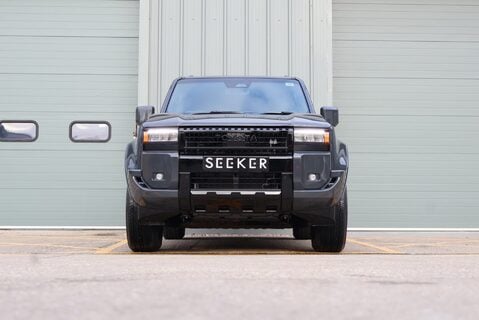 Toyota Land Cruiser COMMERCIAL demo model with roof bars and high gloss black pack  9