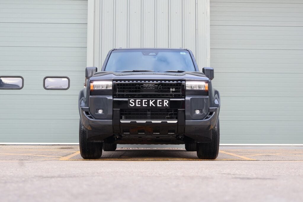 Toyota Land Cruiser COMMERCIAL demo model with roof bars and high gloss black pack  9
