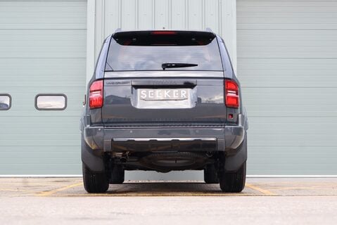 Toyota Land Cruiser COMMERCIAL demo model with roof bars and high gloss black pack  5