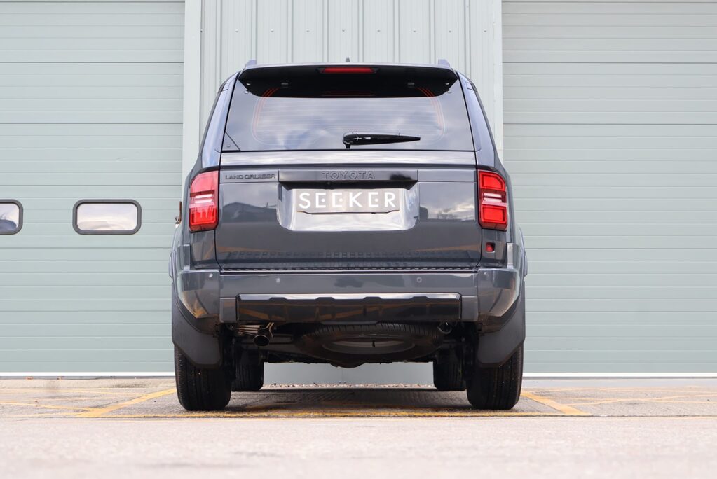 Toyota Land Cruiser COMMERCIAL demo model with roof bars and high gloss black pack  5