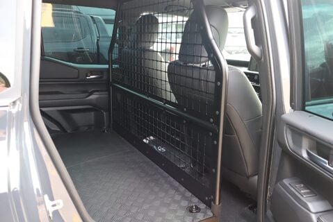 Toyota Land Cruiser COMMERCIAL demo model with roof bars and high gloss black pack  19