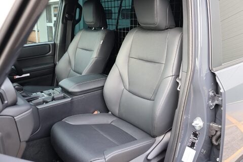 Toyota Land Cruiser COMMERCIAL demo model with roof bars and high gloss black pack  17