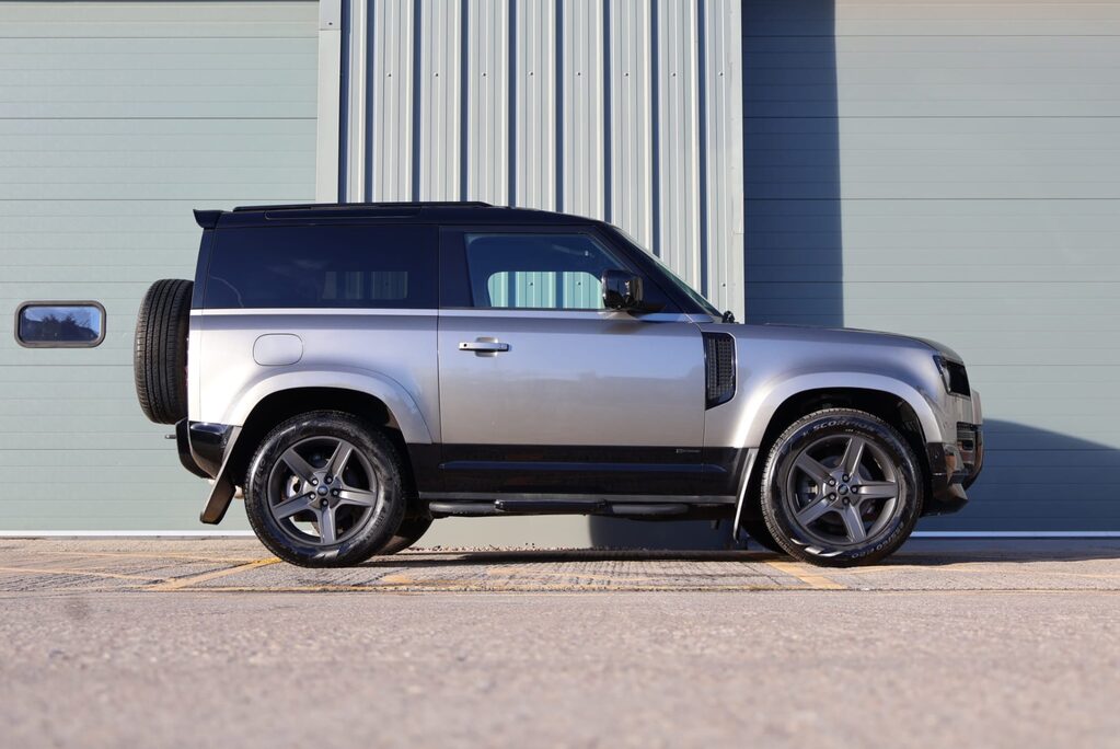 Land Rover Defender 90 X-DYNAMIC SE MHEV STYLED BY SEEKER UK 350 BHP UPGRADE  12