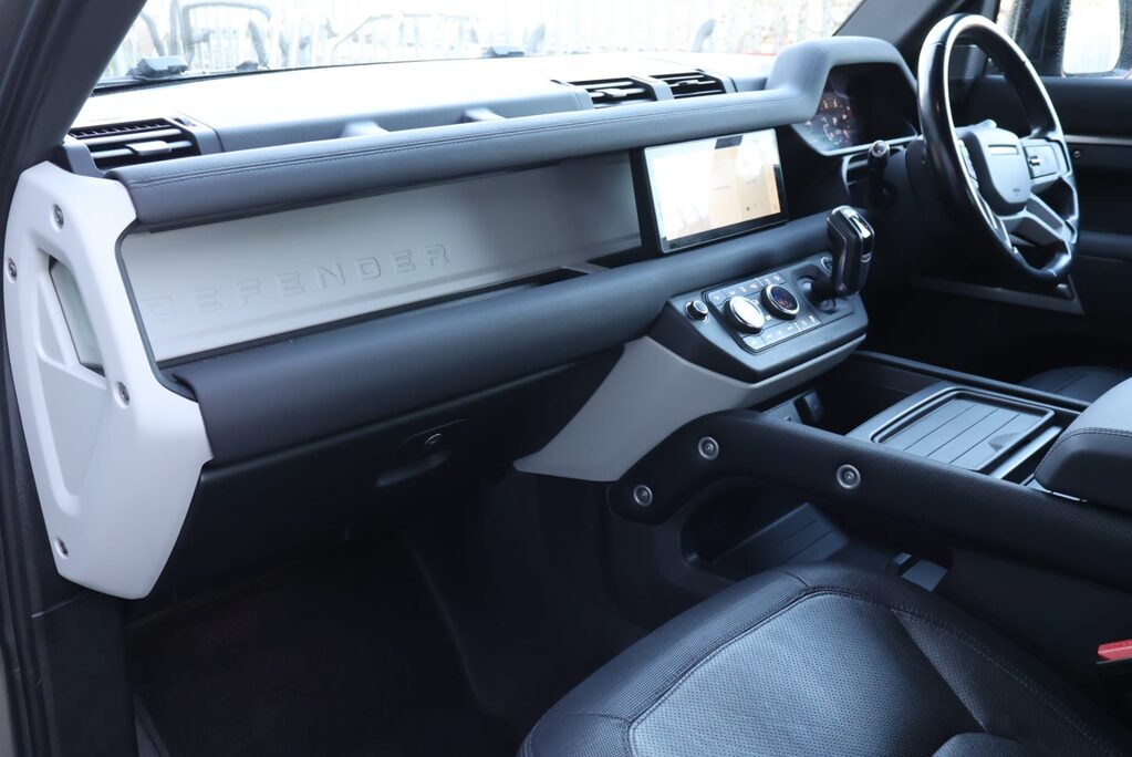 Land Rover Defender 90 X-DYNAMIC SE MHEV STYLED BY SEEKER UK 350 BHP UPGRADE  24