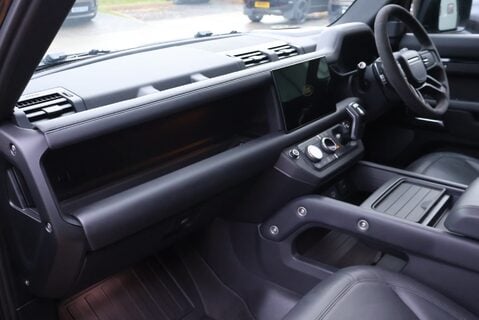 Land Rover Defender 110 P525 V8 Urban Edition  21