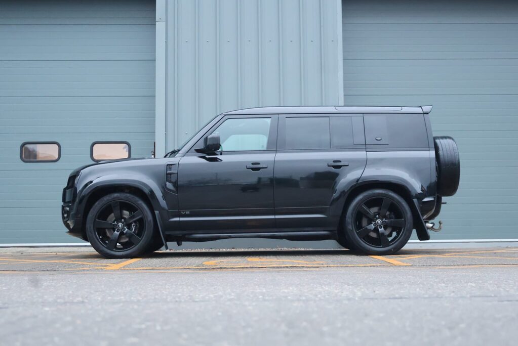 Land Rover Defender 110 P525 V8 Urban Edition  10