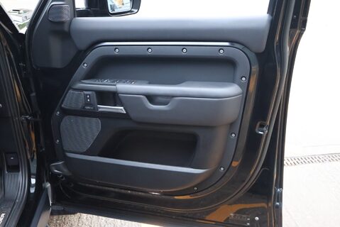 Land Rover Defender 110 P525 V8 Urban Edition  16