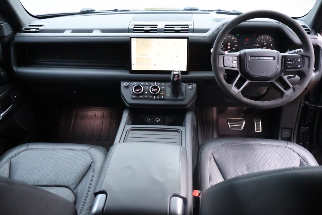 Land Rover Defender 110 P525 V8 Urban Edition  13