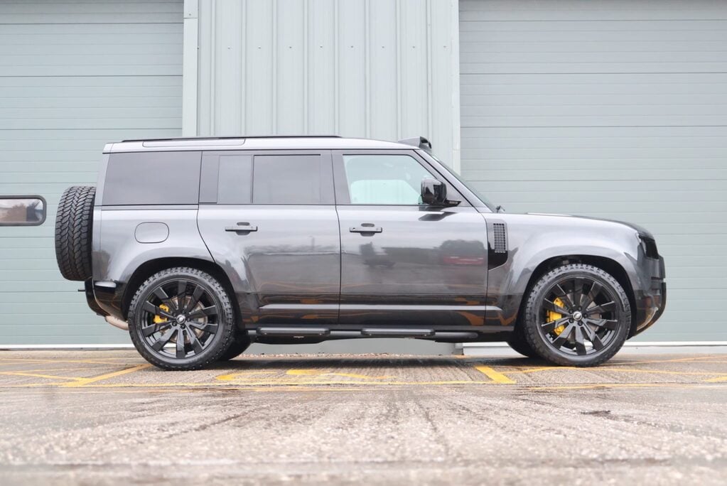 Land Rover Defender 110 2026 110 HARD TOP  HSE 350 FITTED WITH SVR SEAT FRONT AND REAR SEATS 2