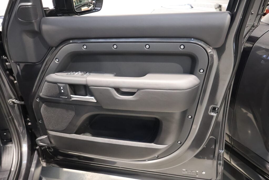 Land Rover Defender 110 2026 110 HARD TOP  HSE 350 FITTED WITH SVR SEAT FRONT AND REAR SEATS 29