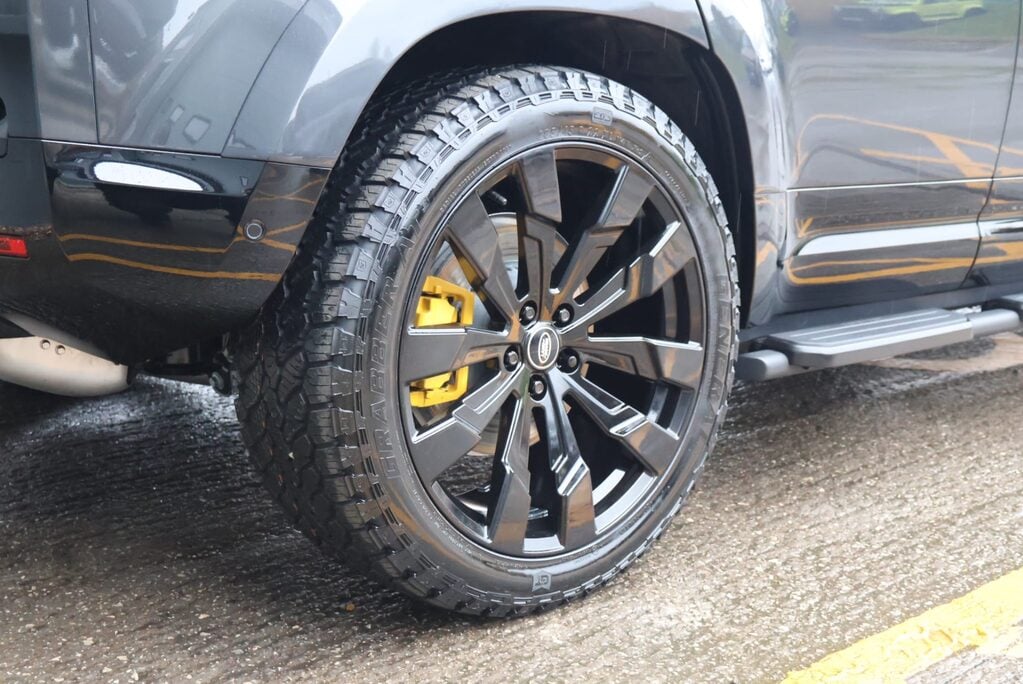 Land Rover Defender 110 2026 110 HARD TOP  HSE 350 FITTED WITH SVR SEAT FRONT AND REAR SEATS 14