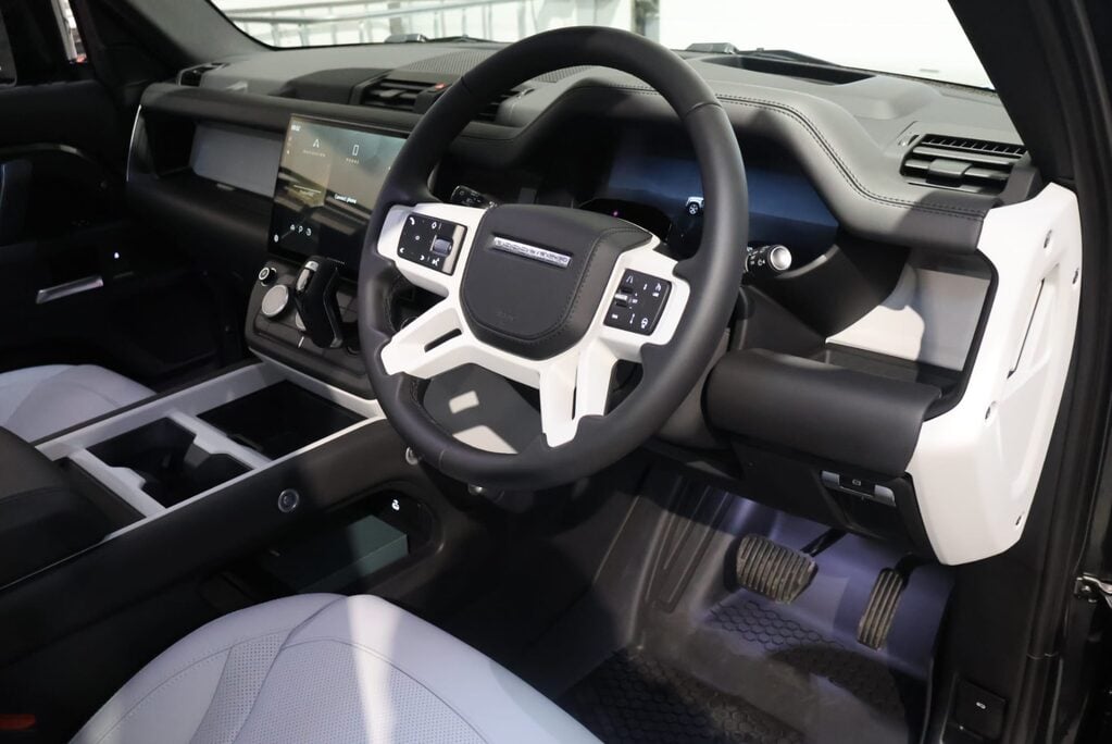Land Rover Defender 110 2026 110 HARD TOP  HSE 350 FITTED WITH SVR SEAT FRONT AND REAR SEATS 28