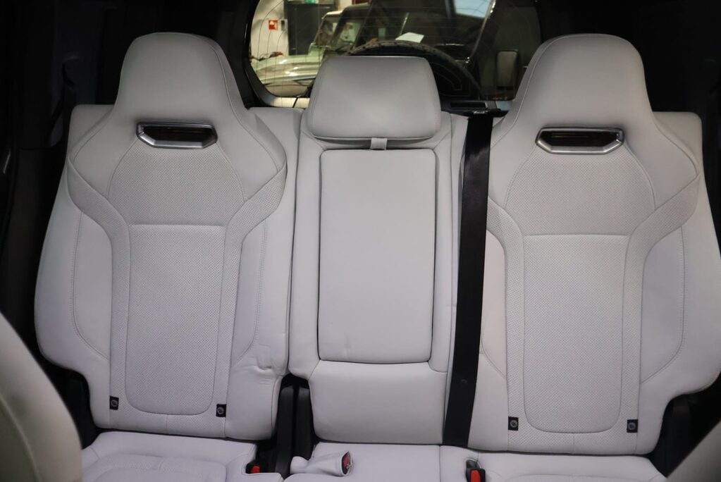 Land Rover Defender 110 2026 HARDTOP S  BIG SPEC WITH UPGRADE SVR FRONT AND REAR SEATS  BY SEEKER  11