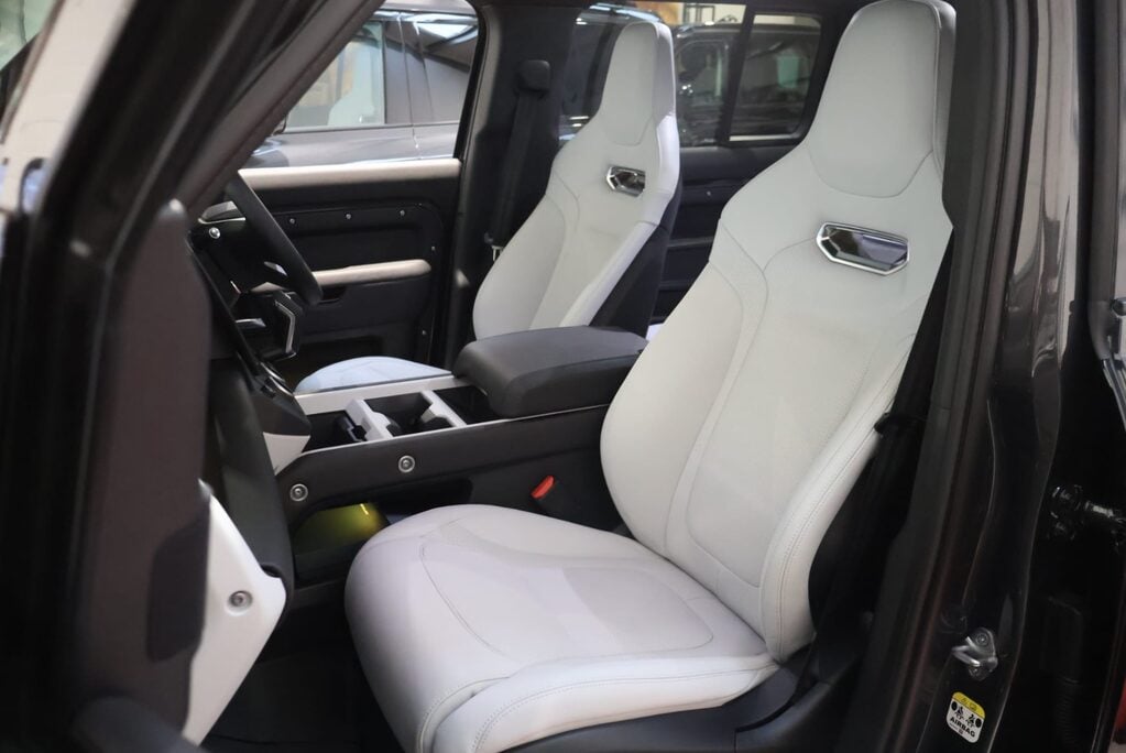 Land Rover Defender 110 2026 HARDTOP S  BIG SPEC WITH UPGRADE SVR FRONT AND REAR SEATS  BY SEEKER  19