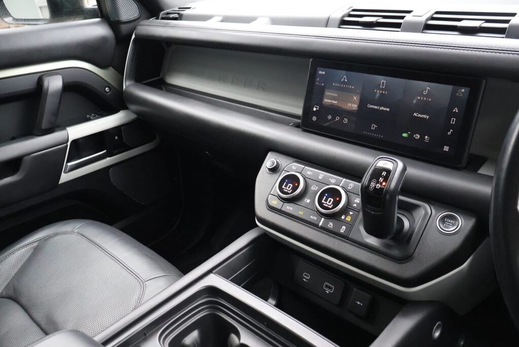 Land Rover Defender 110 P300 HSE STYLED BY SEEKER HUGE SPEC LOOKS AMAZING  PRICE MATCH OFFER  29
