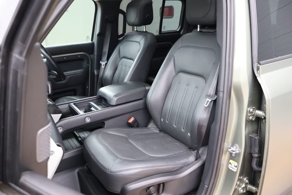 Land Rover Defender 110 P300 HSE STYLED BY SEEKER HUGE SPEC LOOKS AMAZING  PRICE MATCH OFFER  23