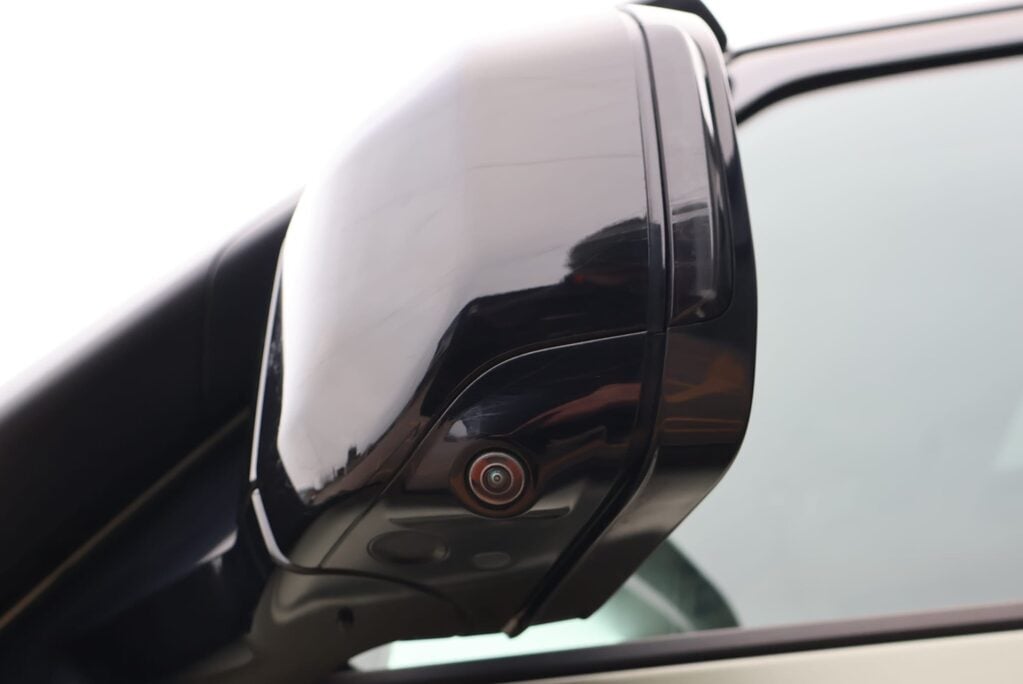 Land Rover Defender 110 P300 HSE STYLED BY SEEKER HUGE SPEC LOOKS AMAZING  PRICE MATCH OFFER  24