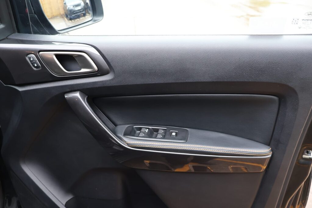 Ford Ranger WILDTRAK TDCI RARE  3.2 T8 wildtrack. Super low miles with styling  13