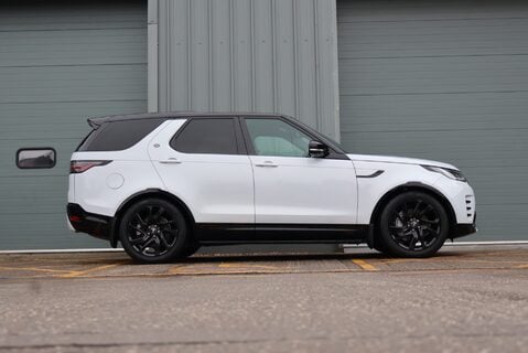 Land Rover Discovery R-DYNAMIC SE MHEV In RARE PEARL WHITE BLACK ROOF AND REAR SEATS  LOW MILES  6