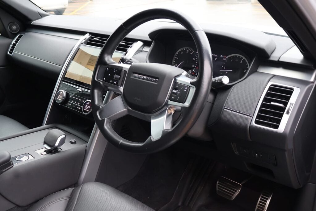 Land Rover Discovery R-DYNAMIC SE MHEV In RARE PEARL WHITE BLACK ROOF AND REAR SEATS  LOW MILES  13