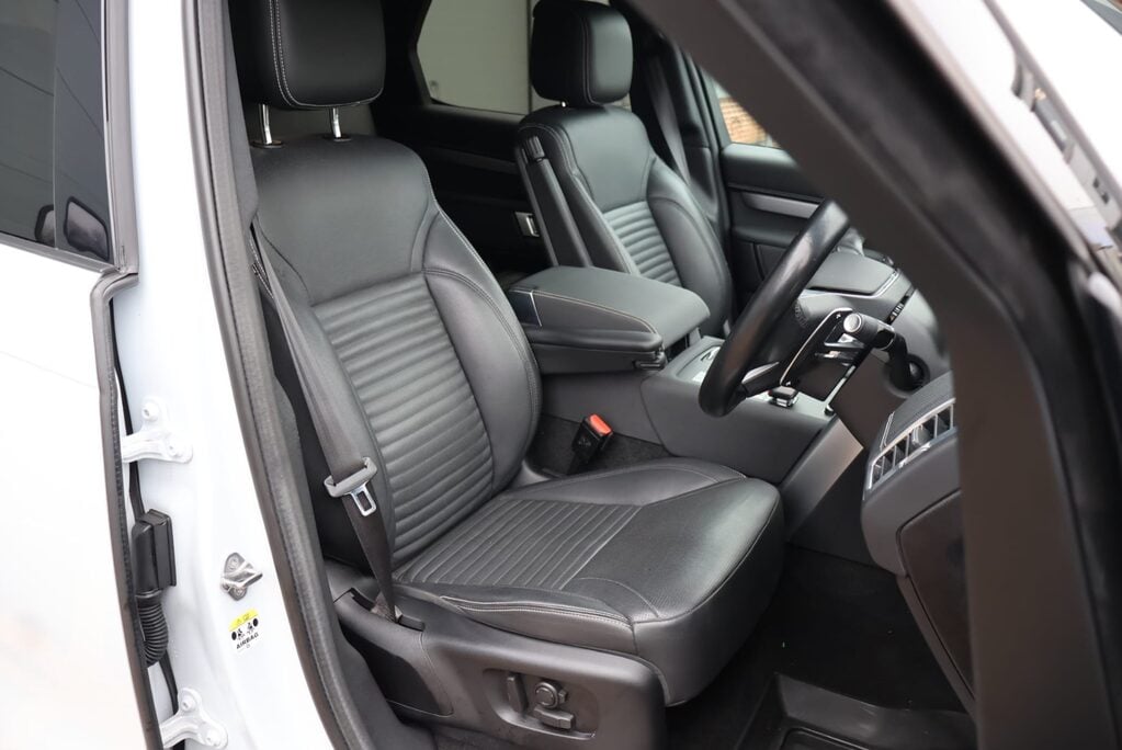 Land Rover Discovery R-DYNAMIC SE MHEV In RARE PEARL WHITE BLACK ROOF AND REAR SEATS  LOW MILES  15