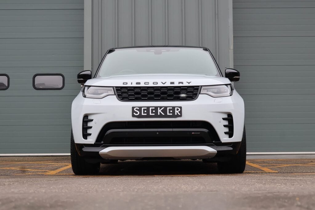 Land Rover Discovery R-DYNAMIC SE MHEV In RARE PEARL WHITE BLACK ROOF AND REAR SEATS  LOW MILES  4