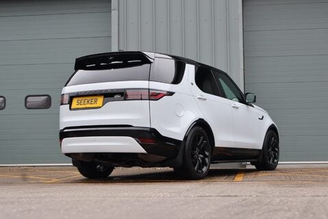 Land Rover Discovery R-DYNAMIC SE MHEV In RARE PEARL WHITE BLACK ROOF AND REAR SEATS  LOW MILES  7