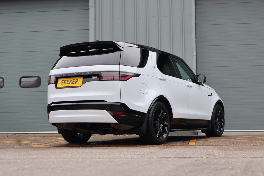 Land Rover Discovery R-DYNAMIC SE MHEV In RARE PEARL WHITE BLACK ROOF AND REAR SEATS  LOW MILES  7