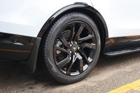 Land Rover Discovery R-DYNAMIC SE MHEV In RARE PEARL WHITE BLACK ROOF AND REAR SEATS  LOW MILES  11