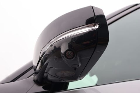 Land Rover Discovery R-DYNAMIC SE MHEV In RARE PEARL WHITE BLACK ROOF AND REAR SEATS  LOW MILES  17