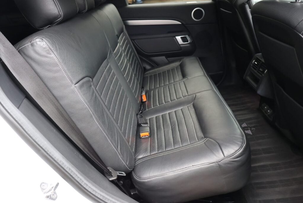 Land Rover Discovery R-DYNAMIC SE MHEV In RARE PEARL WHITE BLACK ROOF AND REAR SEATS  LOW MILES  16